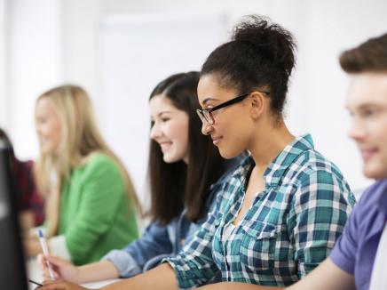 girl studying in computer lab