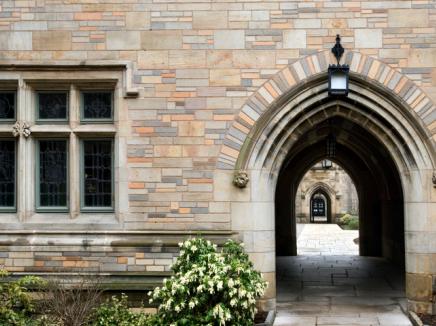 An stone archway 