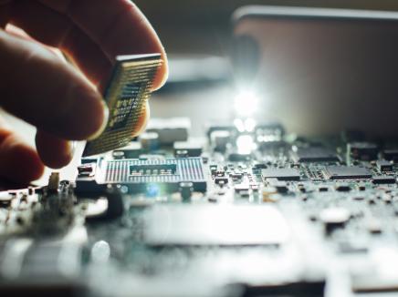 Installation of processor in CPU socket.