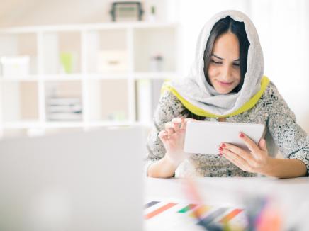 A woman using an tablet computer.