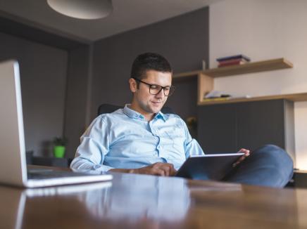 A DSO looking reading on his tablet