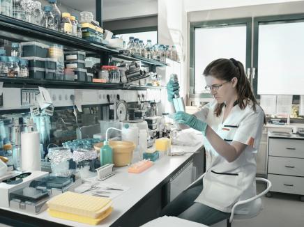 Woman working in a lab